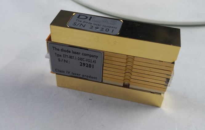 Técnico de reparación de láser de diodo de 808nm para depilación, servicio de equipos de belleza de depilación láser de 808nm